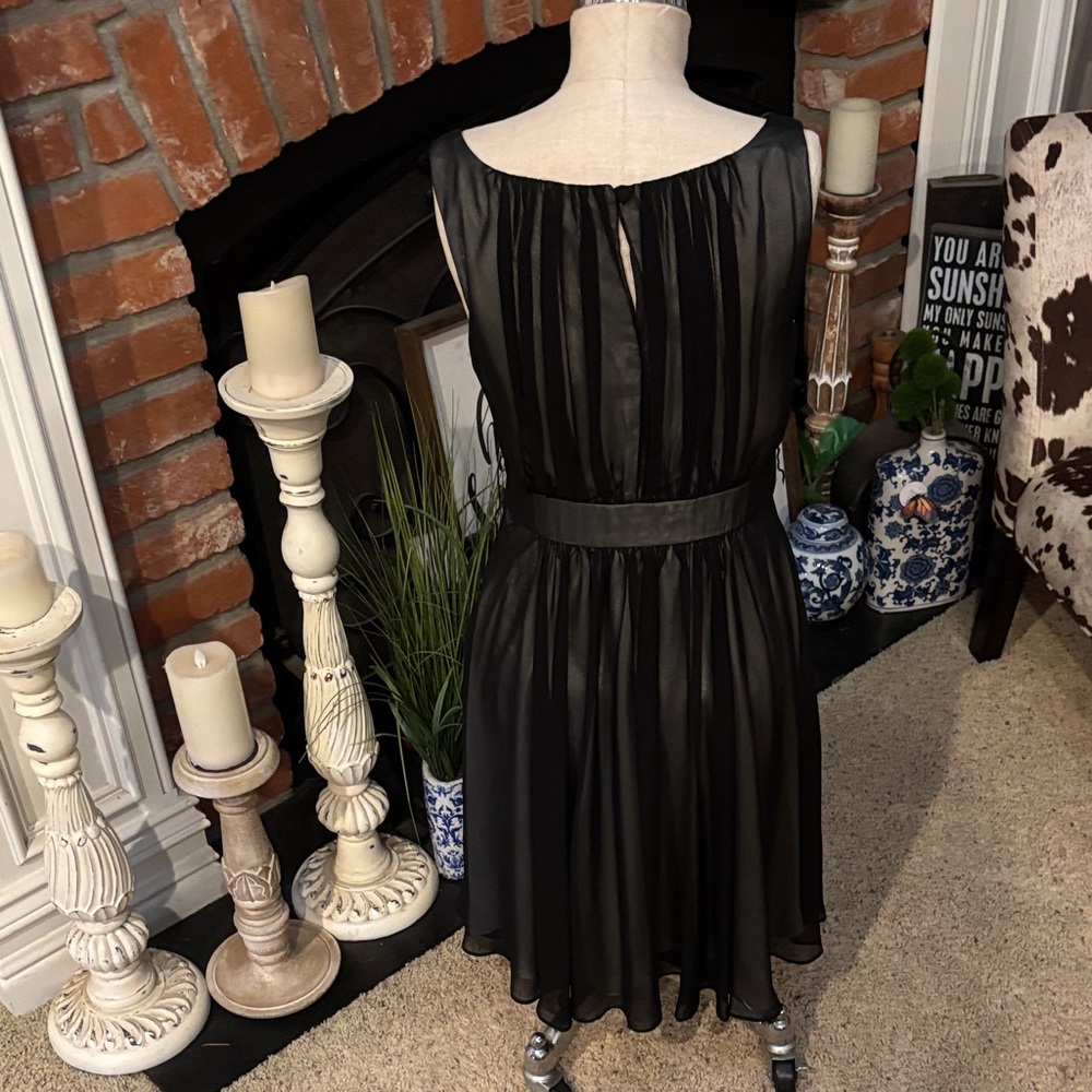 Elegant Black Midi Dress - Picture 2 of 8